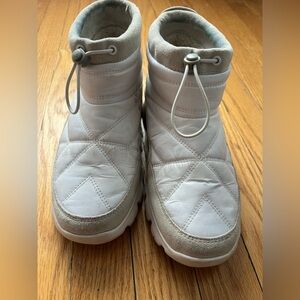 UGG Women's Winter Boots - White and Gray